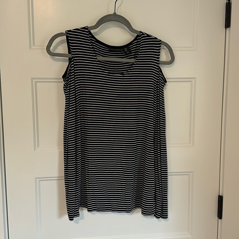 Tahari Women’s Black and White Striped Longsleeve Cold Shoulder Top Small